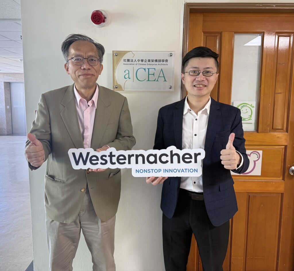 Westernacher Consulting Taiwan General Manager, Tsai Hsiao Yueh (right), and the Association of Chinese Enterprise Architects representative, Kuo-Torng Lan (left)