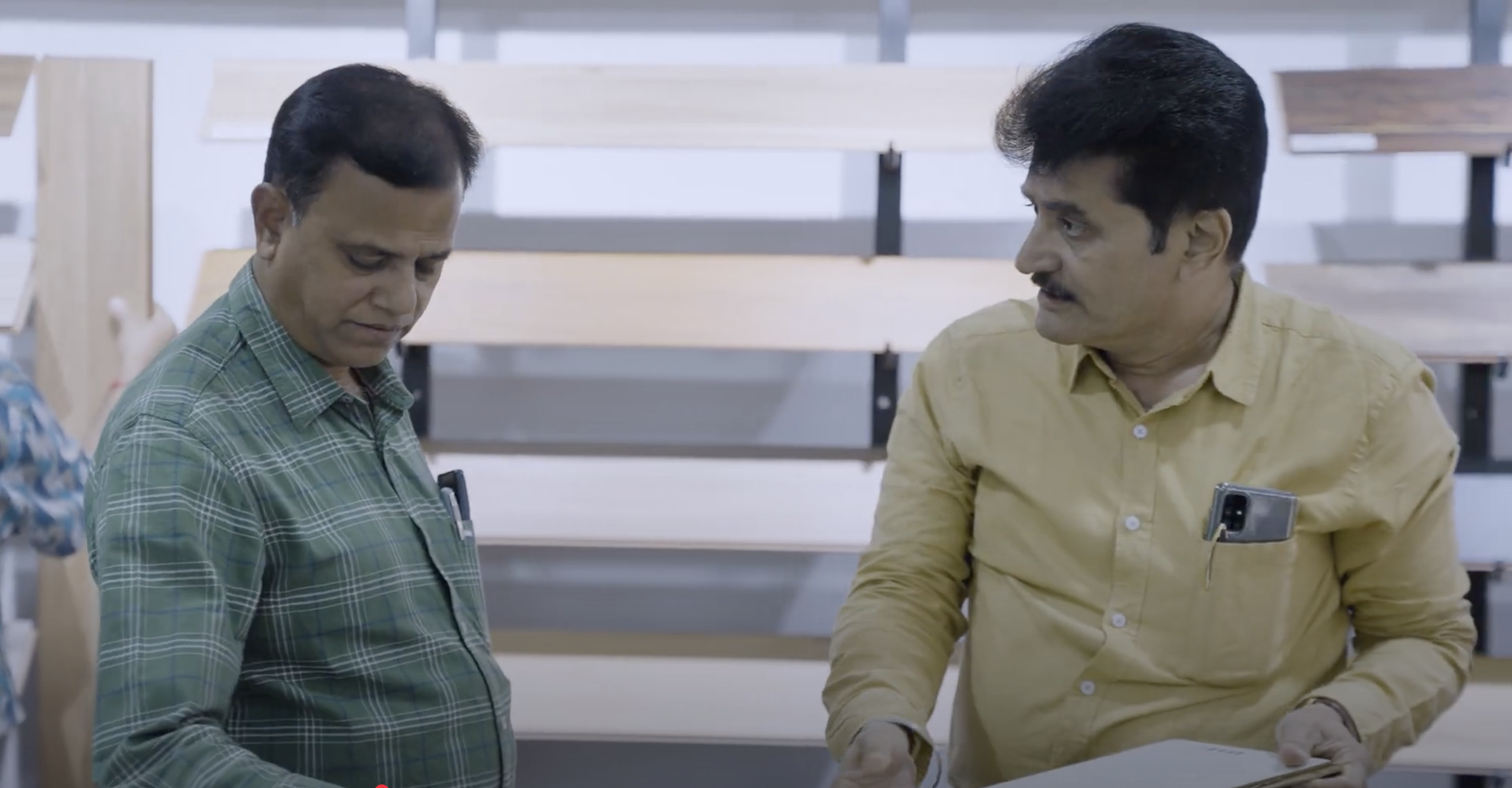 Rushil Décor employees during their daily work. Customer Success Story with Westernacher Consulting.