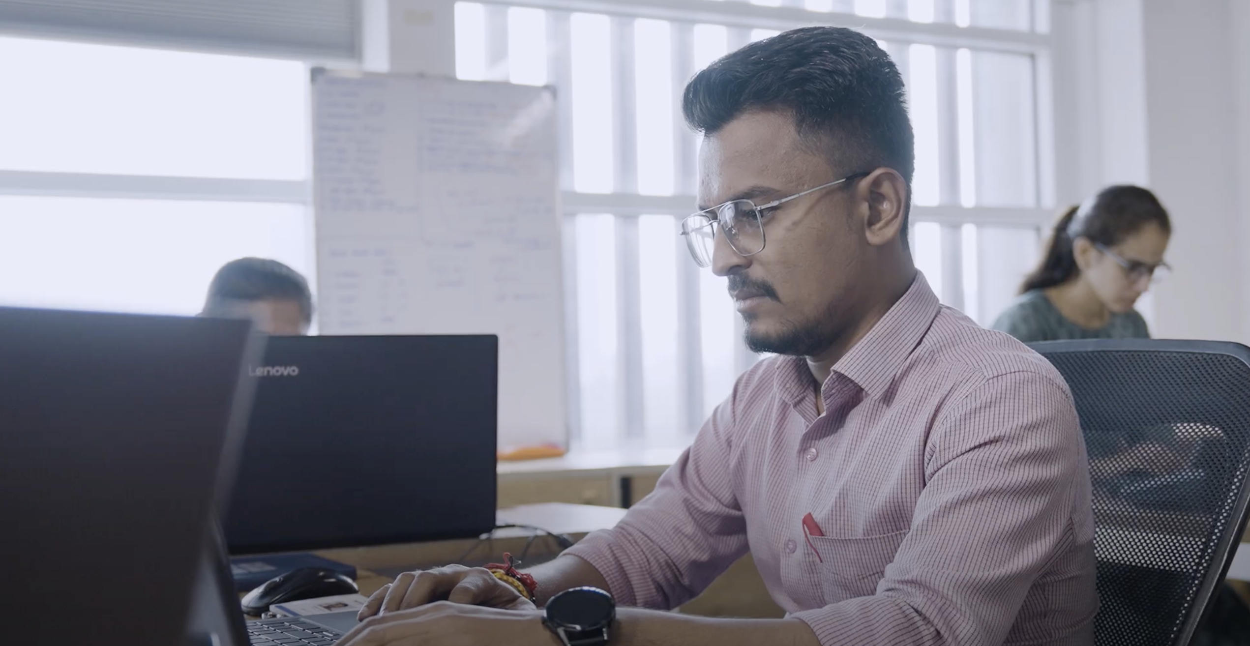 Rushil Décor employees during their daily work. Customer Success Story with Westernacher Consulting.